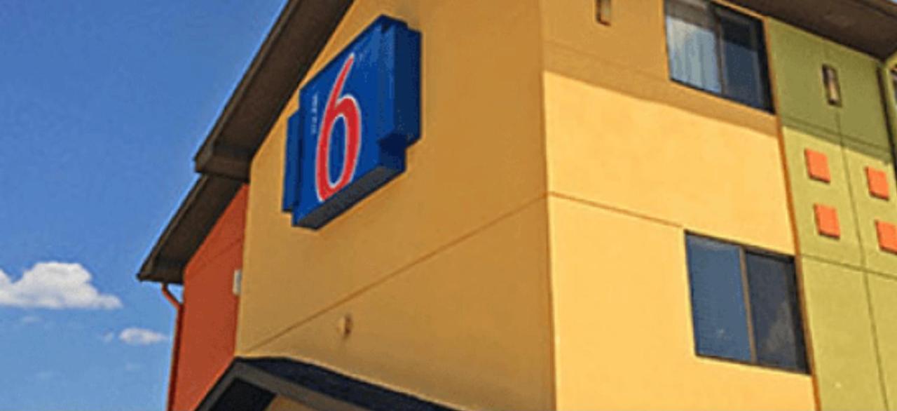 Motel 6: Ultra-Modern Comfort with Robotic Massages Kingsland Exterior photo